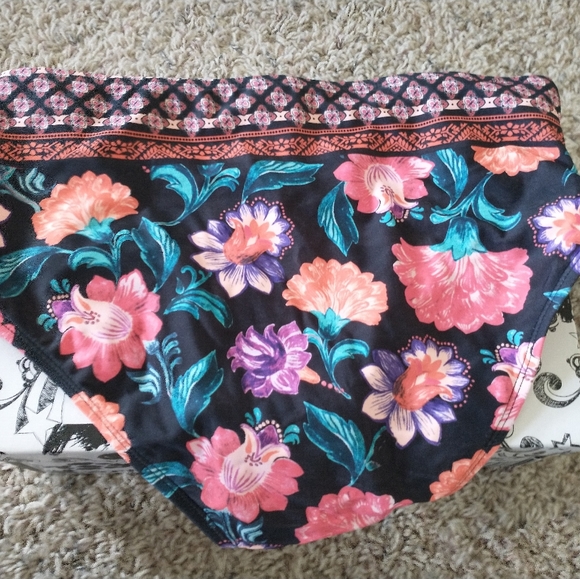 Floral Pushup Bikini - Picture 5 of 7